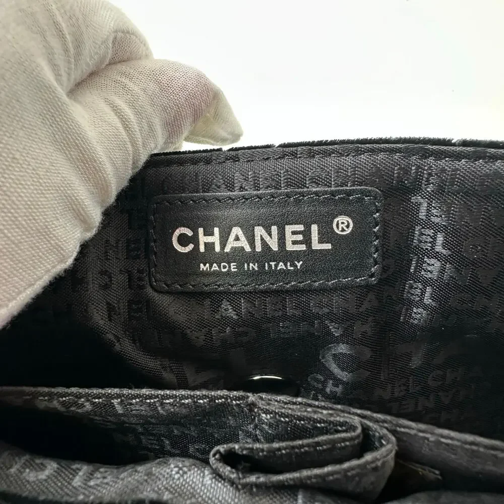 Chanel Matelassé CC Black Velvet East West Baguette Flap Bag SHW 05/06